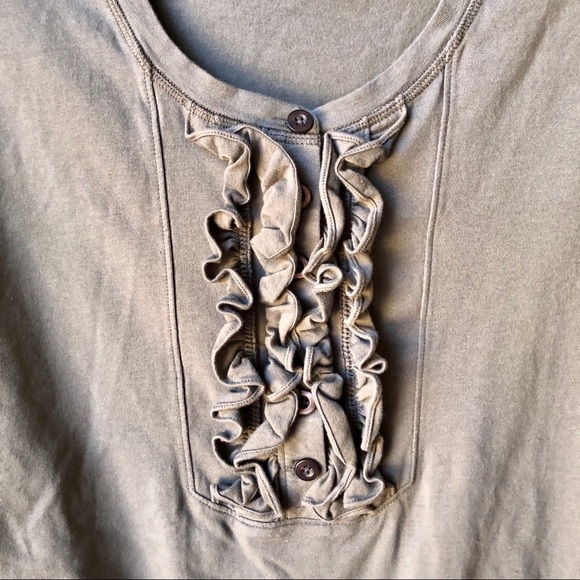 Cabela's Ruffled Front Olive Gray Tee Size Medium - Picture 5 of 9